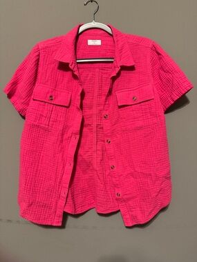 UNTUCKit women Short-Sleeve Button-Down Shirt in Bright Pink